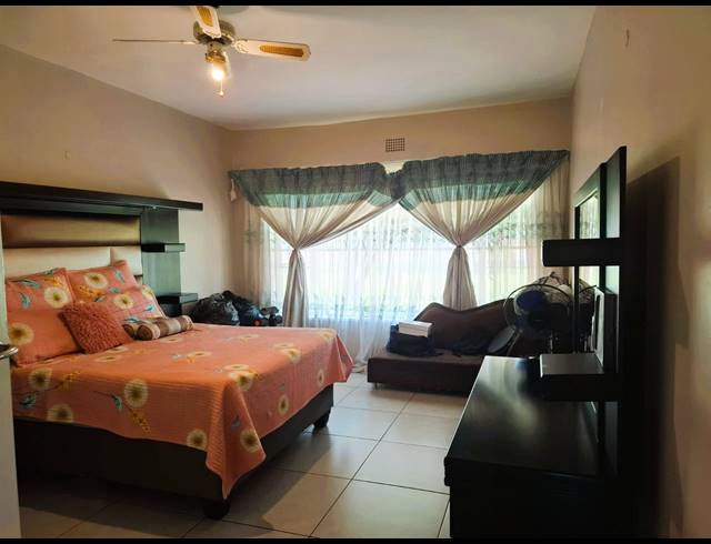 3 BEDROOM FLAT FOR SALE IN THREE RIVERS PROPER